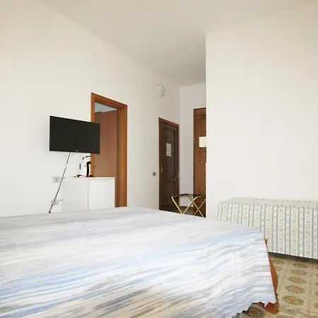 Flamingo ベッド・アンド・ブレックファスト 3*